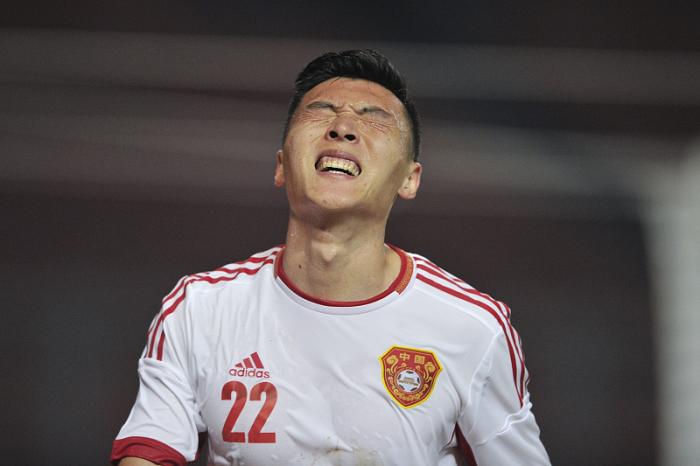 于大宝前进或等球？国足战术有多种，为何用保护性接应攻击异见者