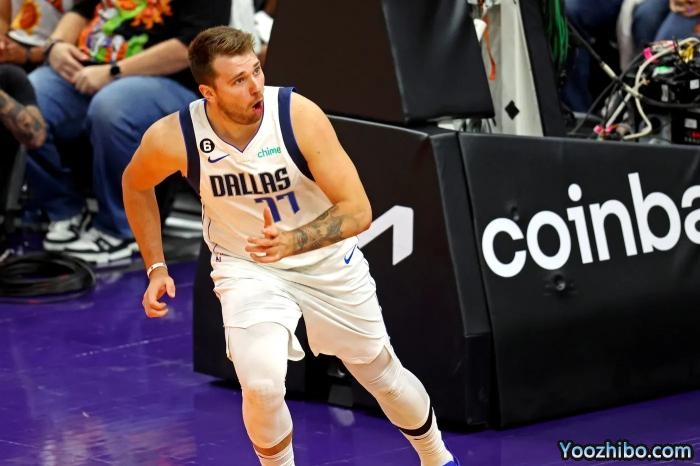 独行侠惨遭22分大逆转！东契奇35+9创纪录 扔球吃T错失绝杀三分