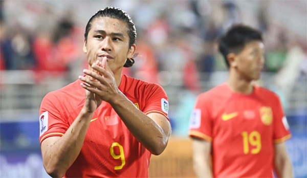 休战6周还征召？传张玉宁或带伤进国足，4大中锋初选名单成替身