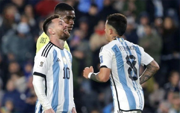 48天12战！梅西随队抵达玻利维亚，挑战3637米高原，挑战魔咒