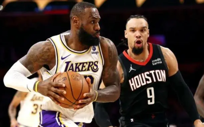 狄龙炮轰裁判导致詹乌吵架！詹狄搞笑一幕：詹姆斯运球盯着狄龙凝视