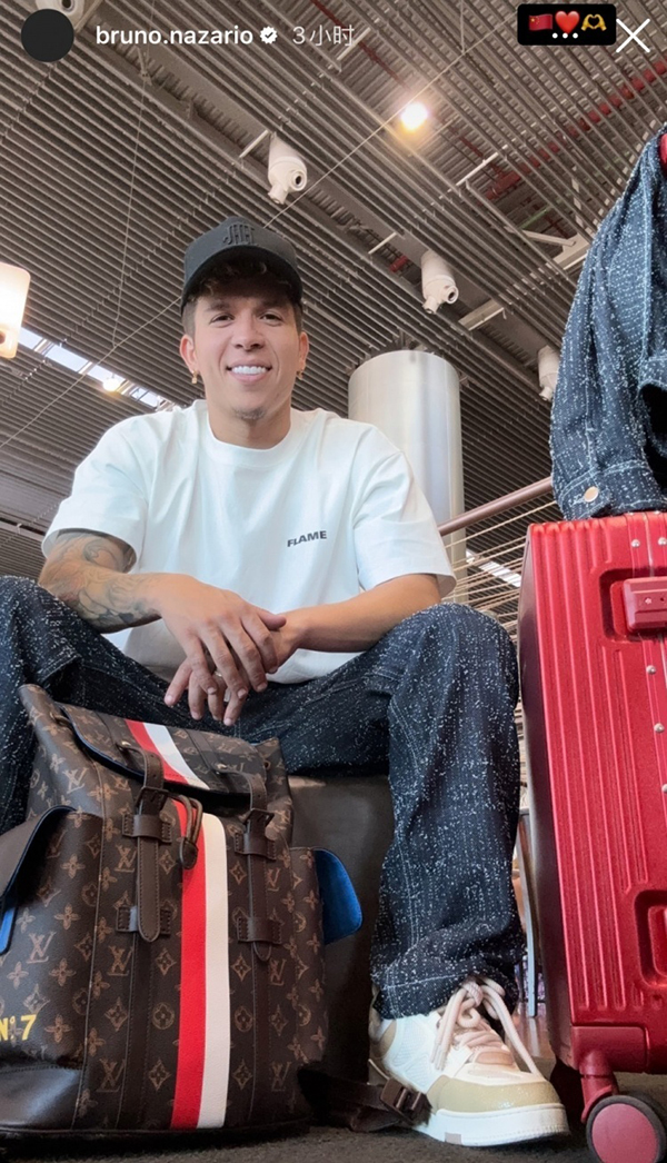 纳萨里奥晒五星红旗称 “回家”，上季造21球助攻榜第 2 引归化期待