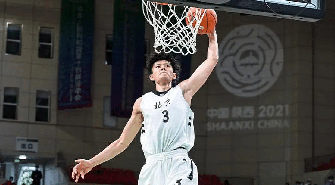 表现不佳！曾凡博夏联首秀冲上热搜，名记：3D属性没发挥出来