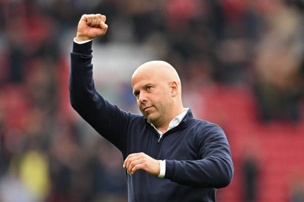 斯洛特执教利物浦惊艳开局，完胜滕哈格闪耀 “双红会”