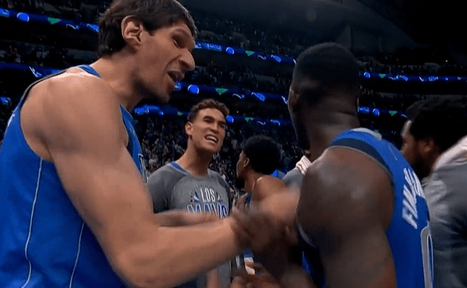 NBA疯狂一战！准绝杀+19分大逆转，东契奇乐坏了，库班挥拳庆祝