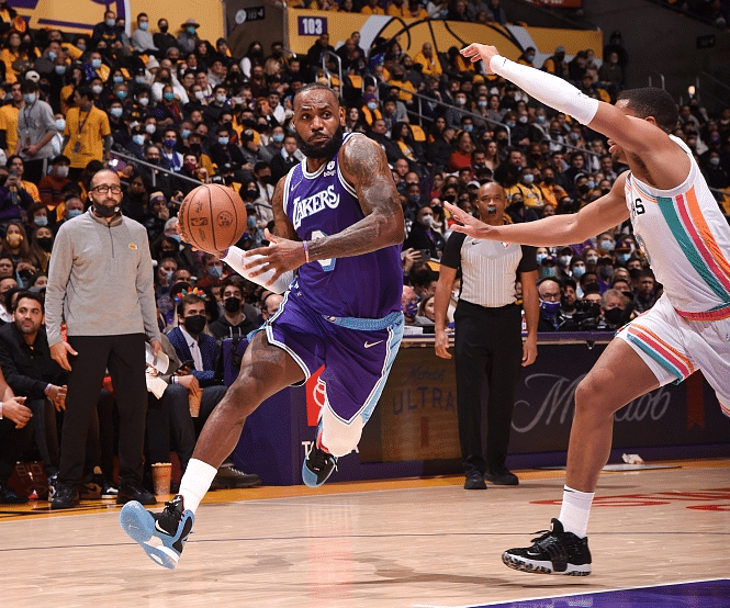 湖人惨败最大原因！替补狂输49分，詹姆斯威少66+16+10太无助