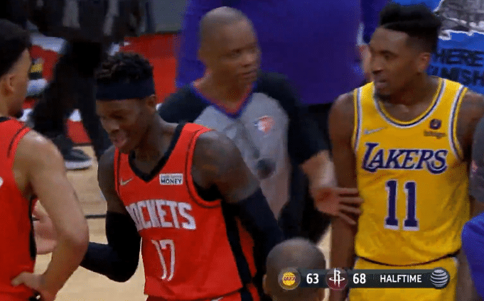 施罗德与蒙克发生口角！詹皇不满判罚，半场结束后找裁判理论