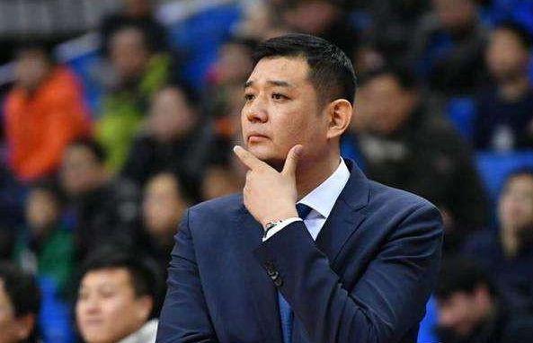 上任男篮，篮协官宣巩晓彬新岗位，赴任亮相，级别薪酬曝光