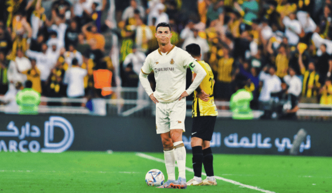 沙特联赛变天！利雅得胜利跌至第二，C罗遇克星，赛后官方扎心