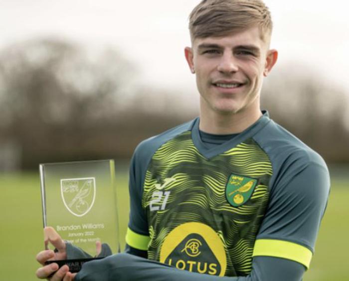 曼联出租天才降级后竖中指，疑因不满球迷跟踪！今夏恐遭曼联清洗