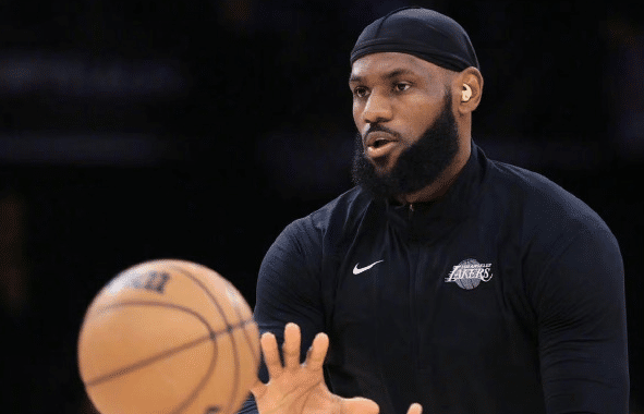 詹姆斯豪言冲击前六！湖人能挤掉谁？舆论纷纷看衰：难度巨大