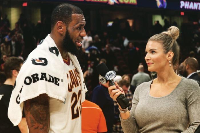 收留詹姆斯7年提供吃住，成名后的老詹如何回报弗兰克一家？