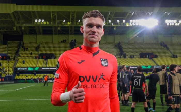 滕哈格欲签同乡刺激德赫亚，效仿曼联卡洛斯复苏模式！身价500万