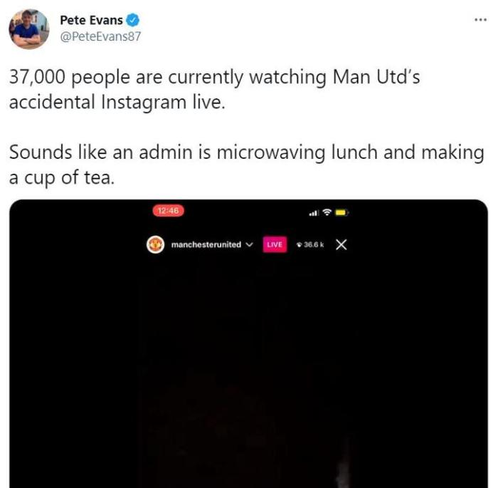 曼联社媒误开直播, 球迷: 黑屏比和蓝军的比赛有趣