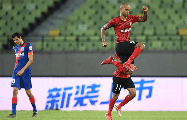 帅怂三军累！申花领先就撤下两位外援 亚泰连下两城2-1逆转