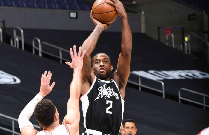 打了10个赛季，伦纳德的生涯总得分为何刚刚突破10000分？