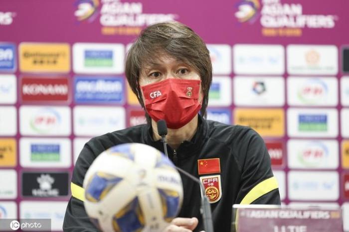 李铁12强赛场均0.83分，李霄鹏0.25分