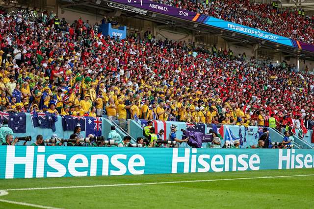 澳大利亚沸腾了！本土球迷点燃烟花狂舞庆祝，1战书写3大神迹