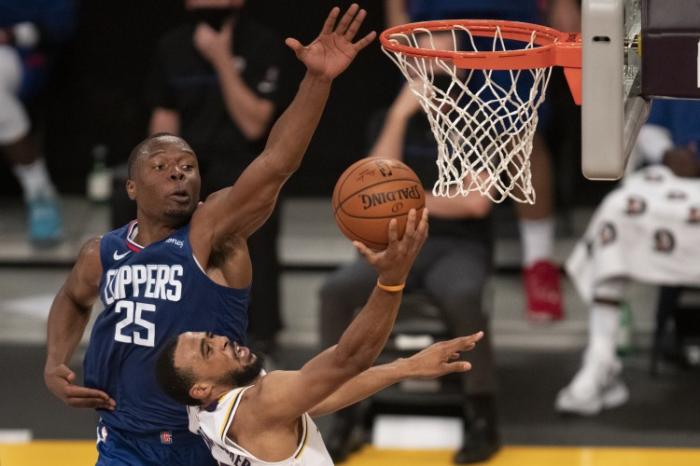 快船3换1交易达成，名记曝换空气神操作真因，准备抢人酝酿大动作