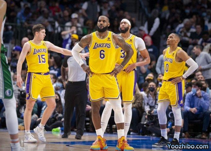 湖人再变阵！詹姆斯重返骑士票价创纪录，小球迷举标牌招募老詹回家