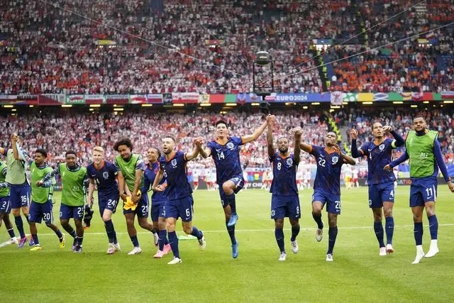 詹俊称：欧洲杯未现冷门，英格兰队战战兢兢