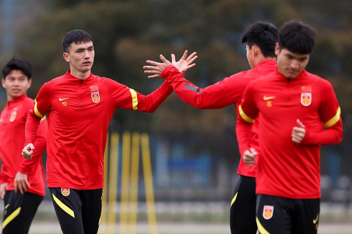 木塔力甫：新疆球员没条件训练，球迷质问足协17亿调节费给新疆多少