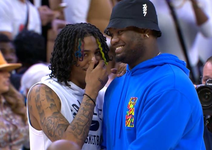 锡安和莫兰特捂嘴热聊！19年状元榜眼同框出镜