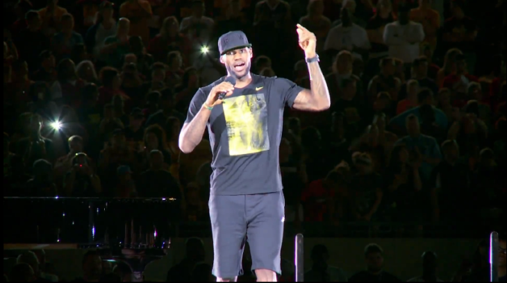 记者：詹姆斯这类伤病一般需要6-8周才能康复