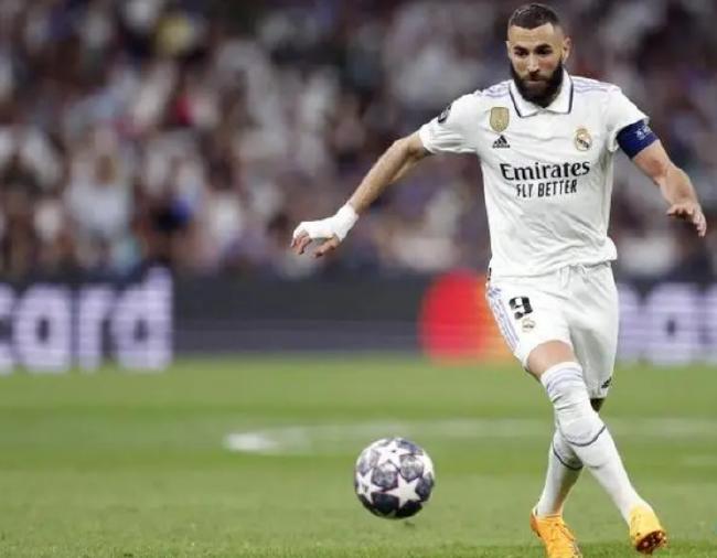 TA：皇马前锋本泽马就沙特巨额报价已经做出了决定