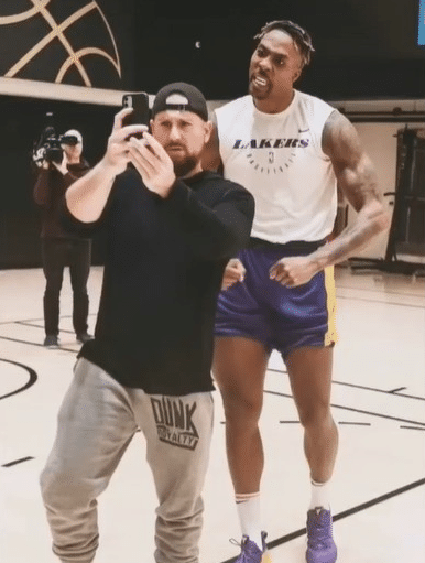 依然中意洛杉矶？霍华德身着湖人训练服，目前仍未有球队报价