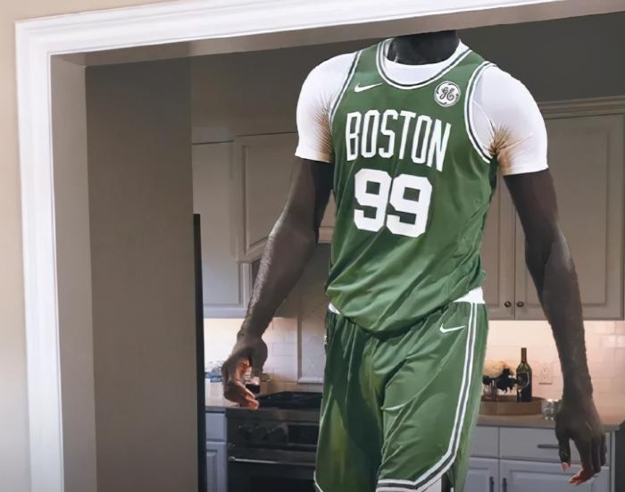 NBA巨人们的身高烦恼，奥尼尔和女友对比明显，法尔撞成脑震荡