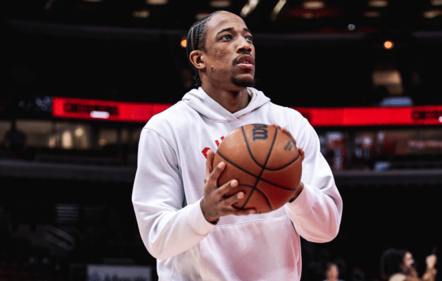 德罗赞首节10中7轰16分！神挡杀神！联合中心齐喊MVP