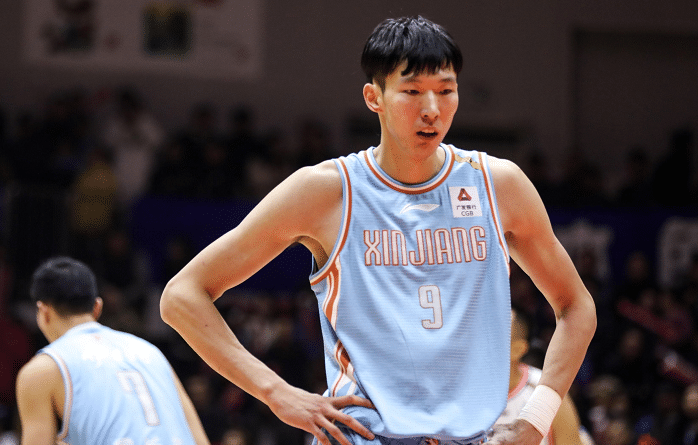 辟谣！曝周琦与新疆男篮关系改善，本尊回应，老东家或重返CBA