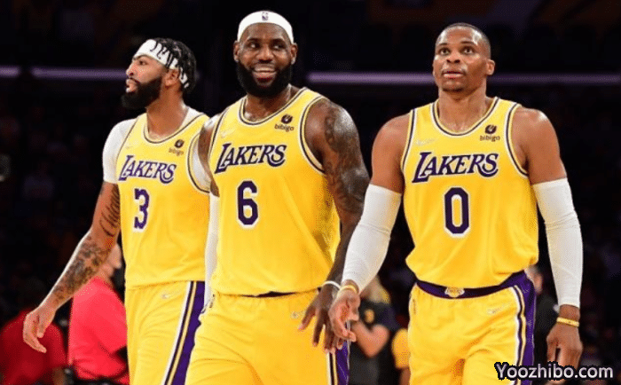 湖人比赛计划曝光：三巨头首发最多12人轮换 哈姆回应威少交易流言