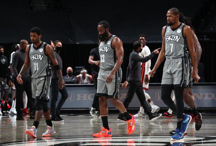 哈登晒三巨头合影只字未提，登哥C位杜欧站两旁，杜兰特哥哥：帮派