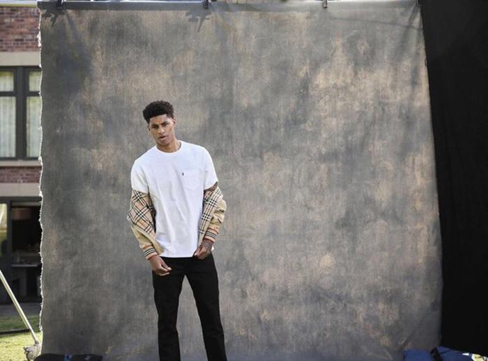 拉什福德手术与否曼联犹豫不决！已受伤8个月，索帅称还要等几天