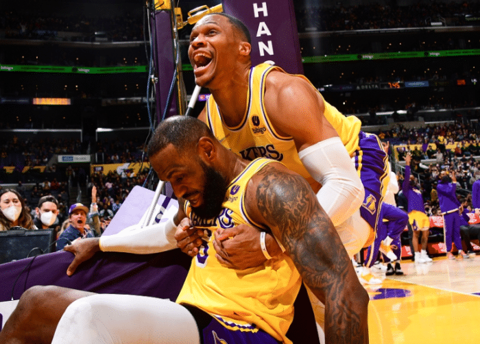 曝湖人仍尝试交易威少！詹皇回应交易截止日：没人会拒绝补强的机会