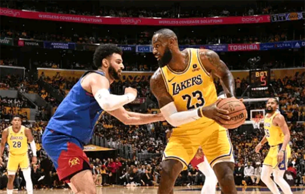 湖人恐遭首轮横扫！詹姆斯尽力了，球迷对哈姆失望至极