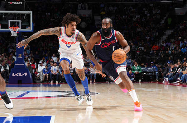 哈登 23+8战76 人，争议三分造犯规，12罚全中，最终能否成功 “复仇” 旧主？