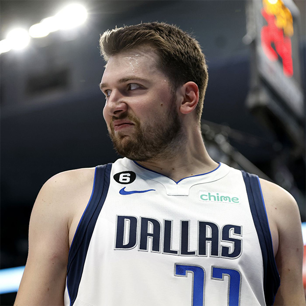 东契奇连创历史第一：连续6场30+三双超越威少 摇头晃脑兴奋庆祝