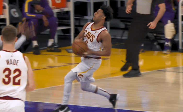 23次失误也能赢！骑士老铁送温暖，湖人结束4连败+关键1胜