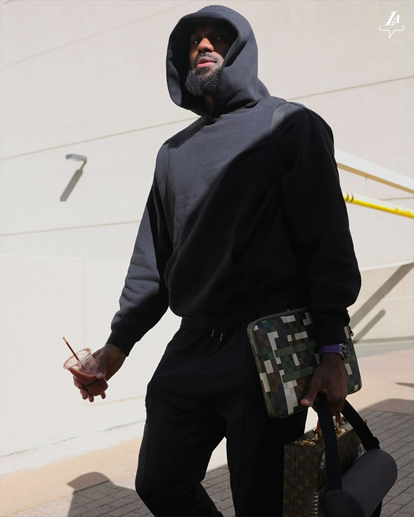 带伤作战！穆雷首节爆发砍12分，湖人迎利好范德彪复出