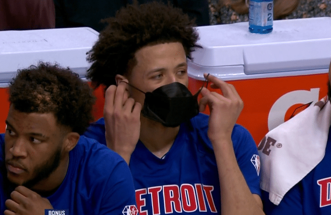 美媒列众状元斯台普斯首秀：詹姆斯仅4分 坎宁安与韦斯特交流引热议！