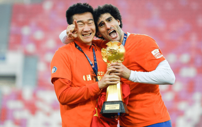 泰山4巨头“主宰双线”，逆流直上！第15冠也稳了，7外援即将重组