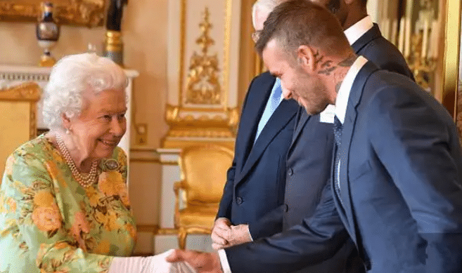 英国女王的足球往事！枪手球迷，寄予女足，见证英格兰世界杯夺冠