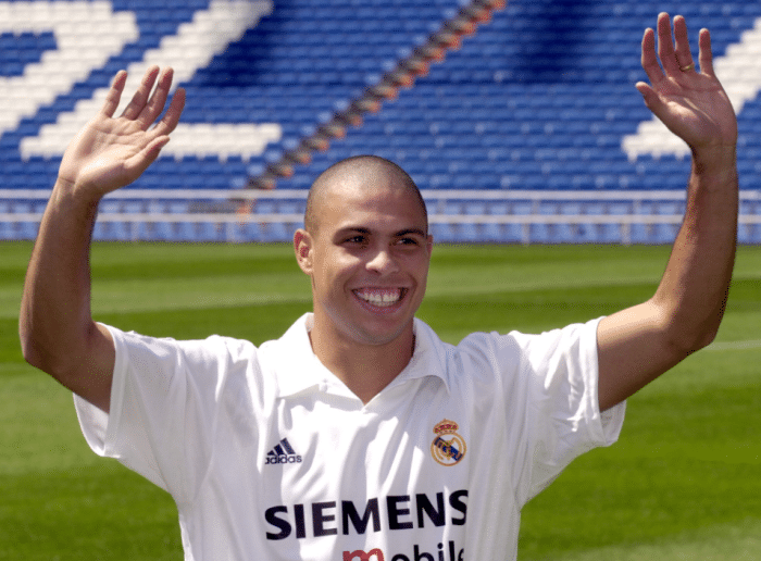 大罗：本泽马是现役最佳前锋，他应该拿金球奖！