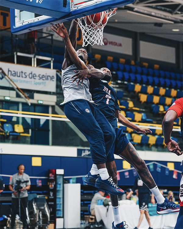 杜兰特在美国男篮训练中被爱德华兹霸气隔扣