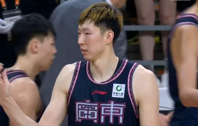 卫冕冠军破釜沉舟！内线大将不在，杨鸣挑战正名，张镇麟前景不明