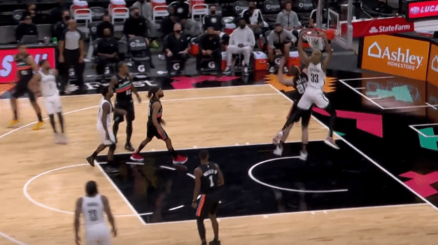 篮网99年中锋崛起！单节13分+大帽德罗赞，与哈登欧文配合完美