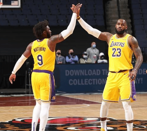 出场94分钟得3分！说他是湖人最烂的球员没人反对吧？